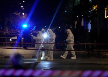 Atina'da patlama: Demiryolu şirketinin yakınına bomba koydular