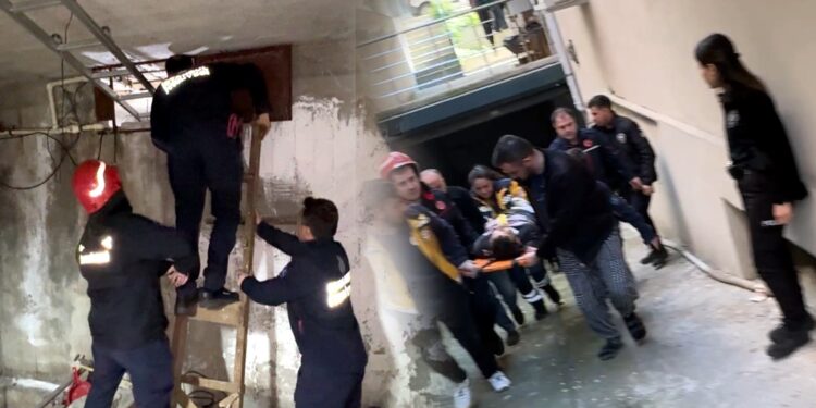 Avcılar'da temizlik için girdiği su deposunda mahsur kaldı; itfaiye kurtardı