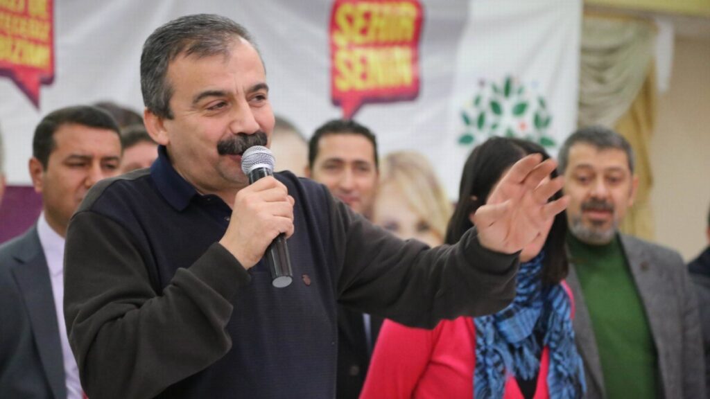 Aydın ve sanatçılardan Önder için geçmiş olsun mesajı