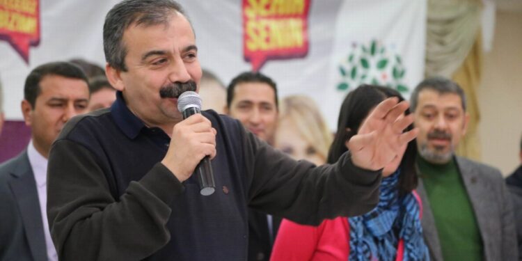 Aydın ve sanatçılardan Önder için geçmiş olsun mesajı