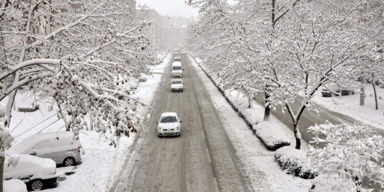 Bahar Geldi Sandık, Çok Yanıldık... Meteoroloji Uyardı, Kara Kış Yine Kapıda! Kuvvetli Kar Yağışı Geliyor