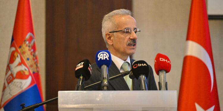 Bakan GSM operatörlerine toz kondurmadı