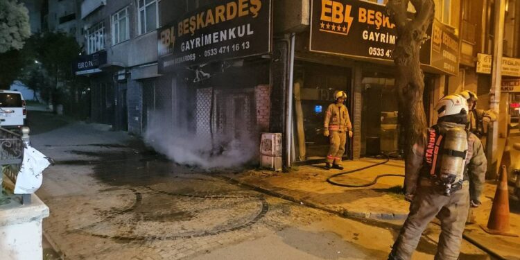 Bayrampaşa'da Doğal Gaz Yangını Dükkana Sıçradı