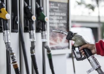 Benzine çifte indirimin ardından bu kez de zam geliyor