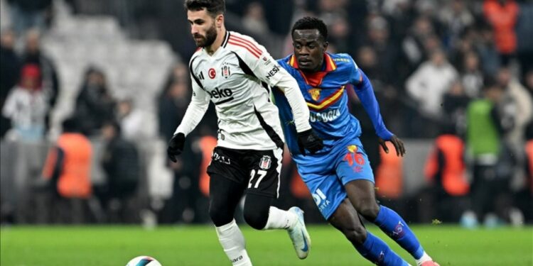 Beşiktaş, Göztepe ile Karşı Karşıya