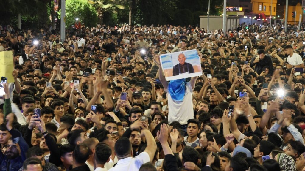 Binlerin katıldığı şölende Abdullah Öcalan posteri açıldı