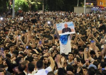 Binlerin katıldığı şölende Abdullah Öcalan posteri açıldı