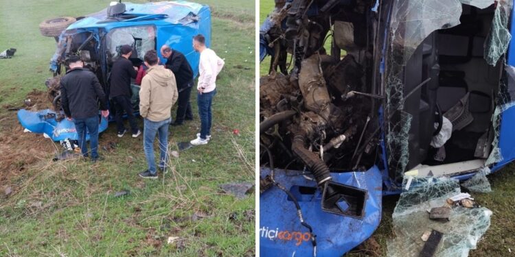 Bitlis'te Kargo Aracı Takla Attı: 4 Kişi Yaralandı