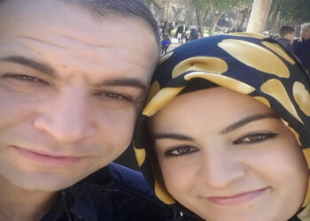 Boşanma aşamasındaki eşini, başkasıyla mesajlaştığı iddiasıyla öldürmüş