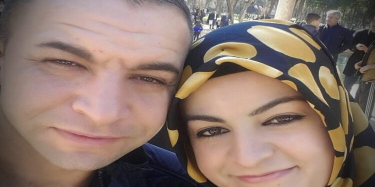 Boşanma aşamasındaki eşini, başkasıyla mesajlaştığı iddiasıyla öldürmüş