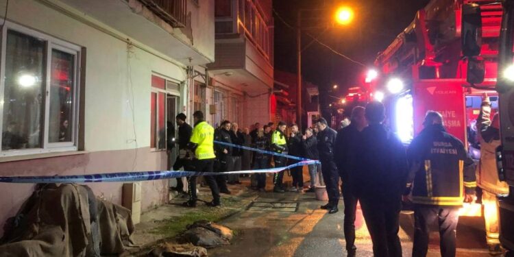 Bursa'da 3 Aylık Sevginur ile 4 Yaşındaki Ağabeyi Efe Yangında Öldü