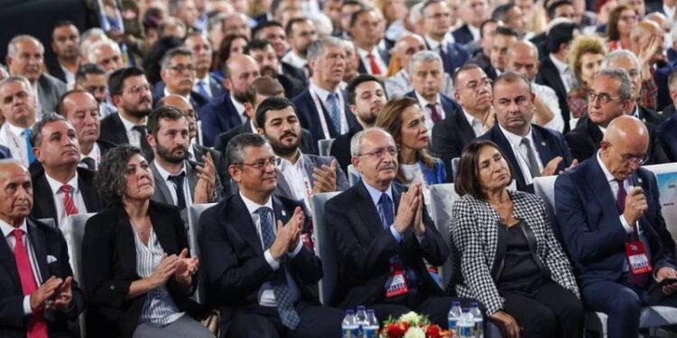 CHP kurultaylarına karşı açılan davalar birleştirildi