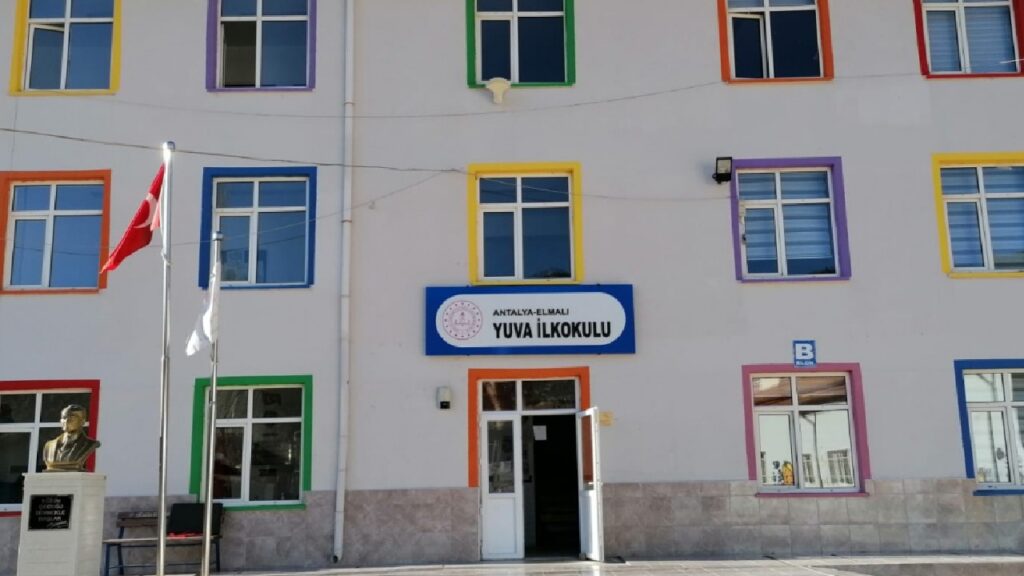 CHP'den Antalya'daki Riskli İlkokul Binası İçin Çağrı, 'Acilen Yıkılmalı'