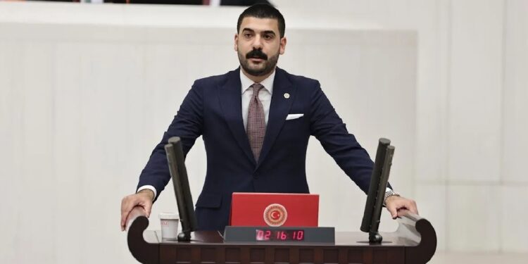 CHP'den 'Menenjit Aşısı Ücretsiz Olsun' Çağrısı, Bakan Memişoğlu'na Dört Soru