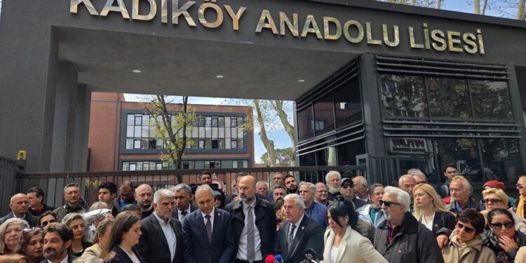 CHP'li Suat Özçağdaş'tan 'Proje Okul Atamaları' Eylemine Destek