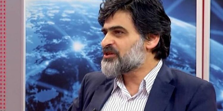 CHP'liler hırsızlık yaptıkları gerekçesiyle tutuklanıyorlar, yandaşları sokağa çıkıp “Hak, hukuk, adalet” diye bağırıyor