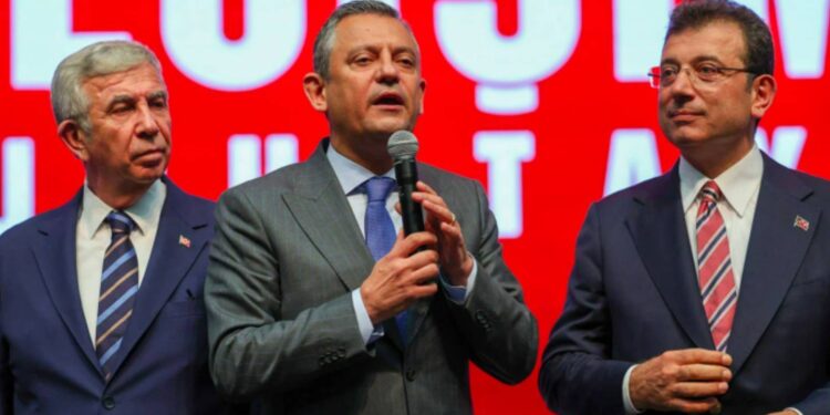 CHP'nin cumhurbaşkanı adayı Özgür Özel olursa oy verir misiniz?