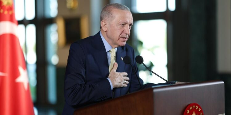 Cumhurbaşkanı Erdoğan'dan CHP'ye Sert Sözler: 'Faşist Dalgaya Şahit Olduk; Sanatçılarımızı, Gençlerimizi Fişlediler'