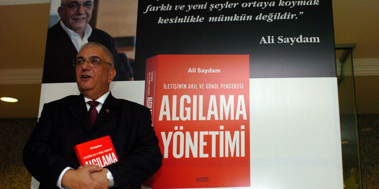 Cumhurbaşkanlığına atandı, ilk mesajı ağır oldu