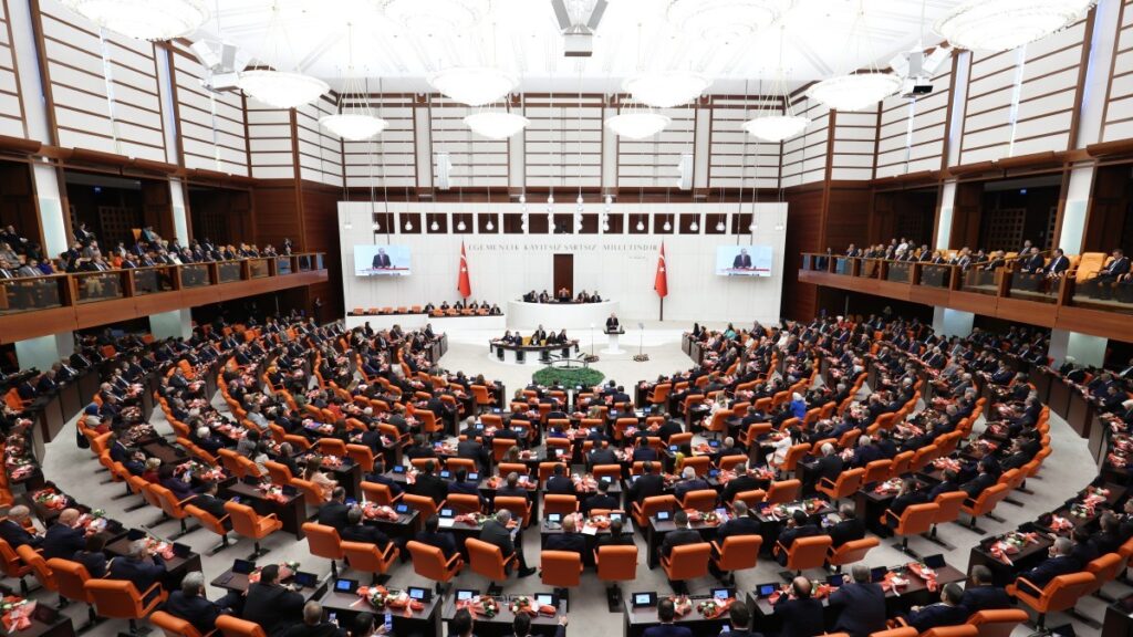 DEM Parti'den işçi hakları için Meclis'e kanun teklifi