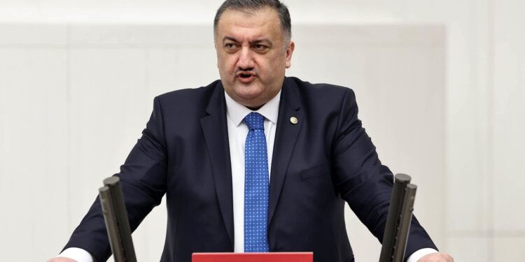 DEVA Partili Karal, Okul Önündeki Trafik Kazalarını Bakan Yerlikaya'ya Sordu