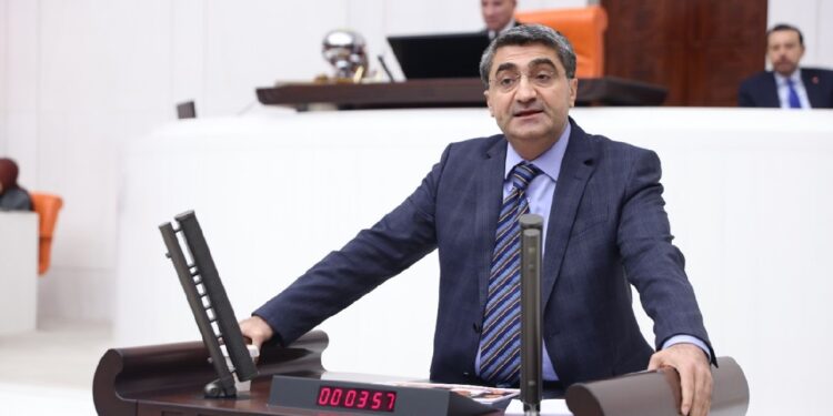 DEVA'dan 23 Nisan'da 'Çocuk Yoksunluğu' Çıkışı