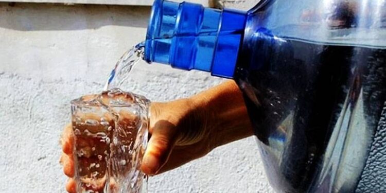 Damacanadan bir bardak su 1 lira 30 kuruşa doluyor; 4 ayda 3 kere zam geldi