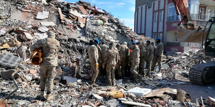 Depremde TSK görev verilmemesinin sebebi: AKP'nin darbe paranoyası
