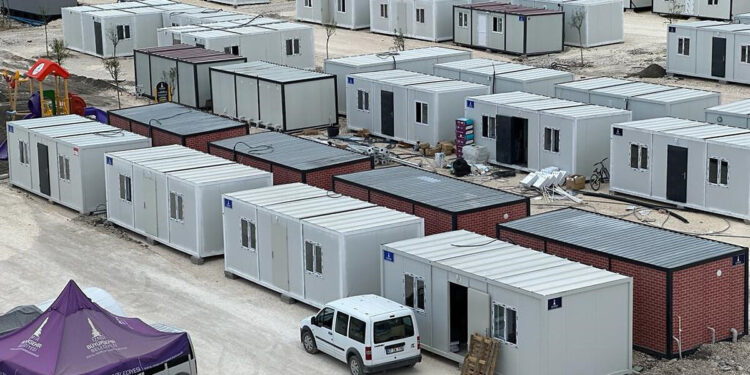 Depremzedeye konteyner tehdidi: İmza verirsen çık