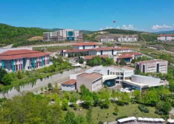 Düzce Üniversitesi'nden evli personellerine 'aile yılı'na özel izin