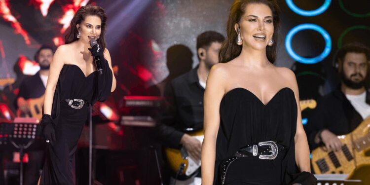 Ebru Yaşar'dan Sahnede Büyük Sürpriz! O İsmi Sahneye Çağırıp Düet Yaptı