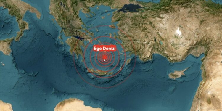 Ege Denizi'nde Peş Peşe Deprem