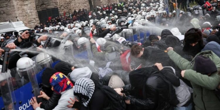 Ekrem İmamoğlu Protestolarında Tutuklanan Öğrenciler İçin 'Siyasi Yasak' İstemi