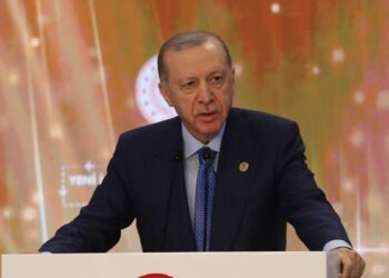 Erdoğan: Nüfus meselesi beka sorununa dönüşmektedir