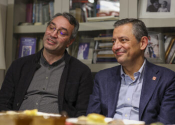 "Erdoğan hem cuntacıdır hem Amerikan mandasının bir numaralı savunucusudur"