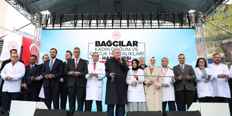 Erdoğan ‘normal doğum’ pankartını savundu