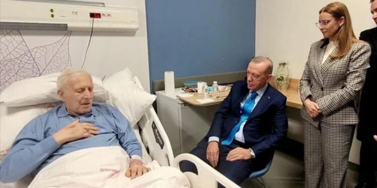 Erdoğan'ın eski yol arkadaşı AKP Kocaeli İl İstişare Kurulu Üyesi Burhan Abiş hayatını kaybetti