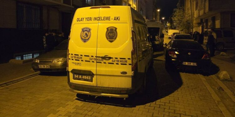 Esenyurt'ta Korkunç Cinayet! Anne Öldü, Kızı Ağır Yaralı