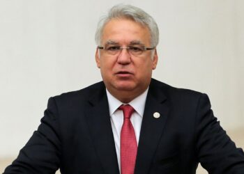 Eski AKP İzmir Milletvekili Hüseyin Kocabıyık Partisinden İhraç Edildi