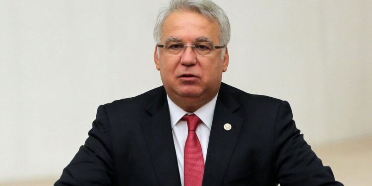 Eski AKP İzmir Milletvekili Hüseyin Kocabıyık Partisinden İhraç Edildi