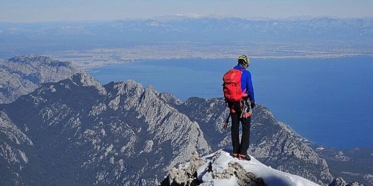 Everest Dağı bu sezon rekor sayıda tırmanıcıyı ağırlayacak