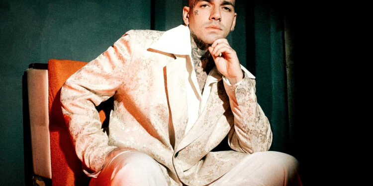 Ezhel'den şehit ailelerine bağış