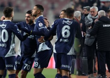 Fenerbahçe Teknik Direktörü Mourinho, Sivasspor Galibiyetinin Ardından Hedefte: Hatalarını Tek Tek Sıraladılar