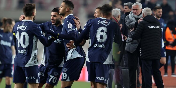 Fenerbahçe Teknik Direktörü Mourinho, Sivasspor Galibiyetinin Ardından Hedefte: Hatalarını Tek Tek Sıraladılar