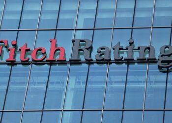 Fitch, tırmanan ticaret savaşı endişesi ile küresel büyüme tahminini düşürdü