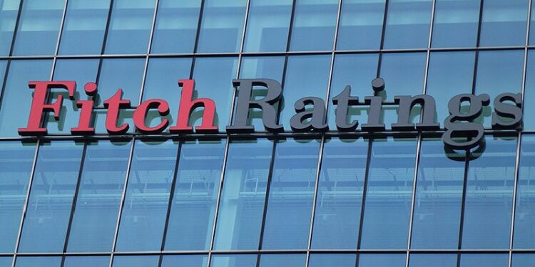 Fitch, tırmanan ticaret savaşı endişesi ile küresel büyüme tahminini düşürdü