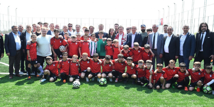 Gündoğdu Futbol Sahası Hizmete Açıldı