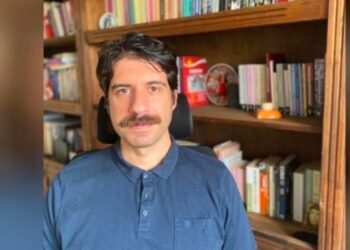 Hak ettiği yerde, kürsüde, öğrencileriyle buluşmasını talep ediyoruz!