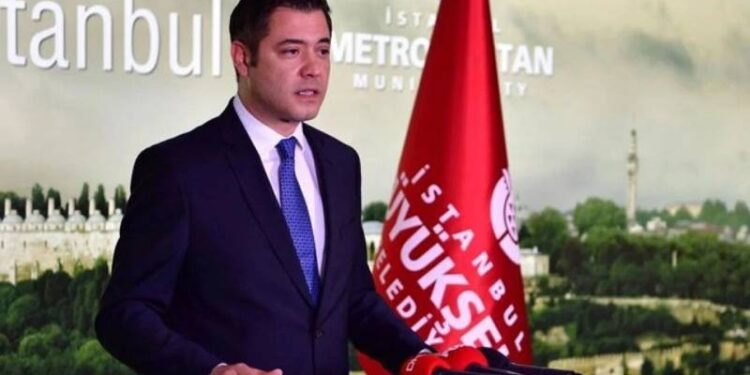 Hani eşler, çocuklar siyasi kavgadan muaftı!