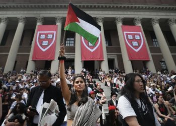 Harvard Filistin protestolarını engellemeyi reddetti, Trump 2,2 milyar dolarlık fonu dondurdu